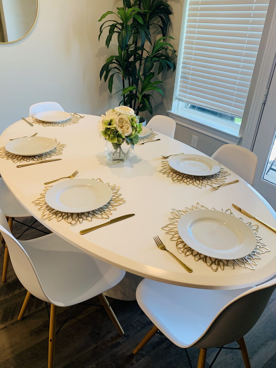 Dine in style with family and friends!