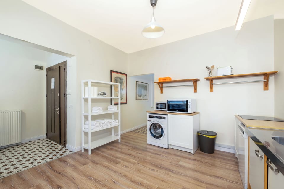 The entrance, and the towel cupboard