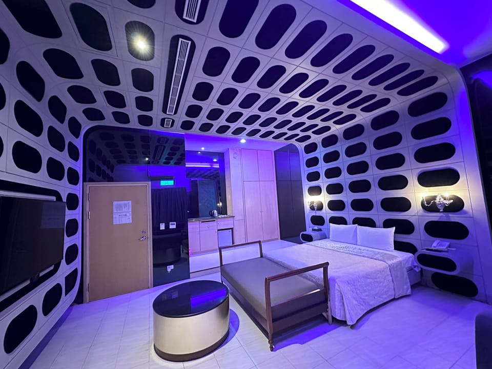 Standard Double Room | Free minibar, individually decorated, individually furnished