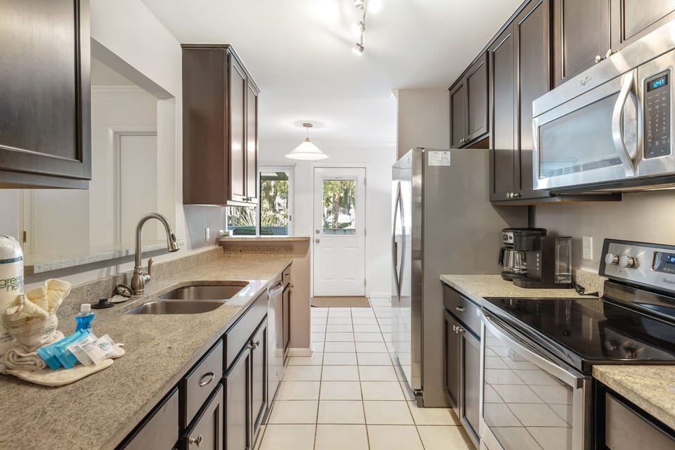 Full Kitchen
