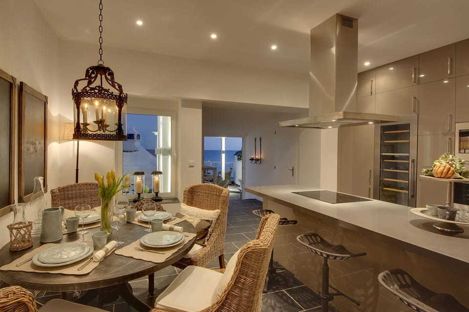 Kitchenette w/ direct access to the terrace