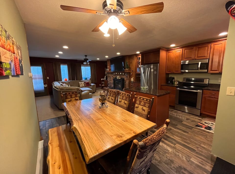 Perfect seating for a large family meal 