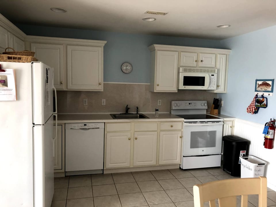 Full size appliances. Doubt you will use them. Wildwood has great restaurants!