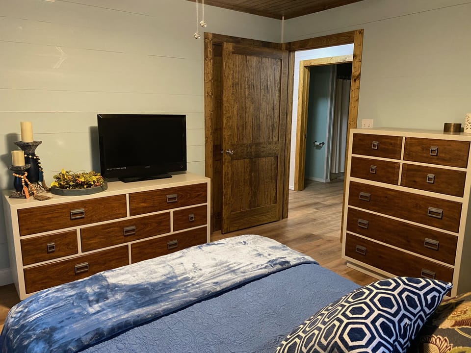 Master Bedroom with queen bed, walk in closet and master bathroom., upper level.