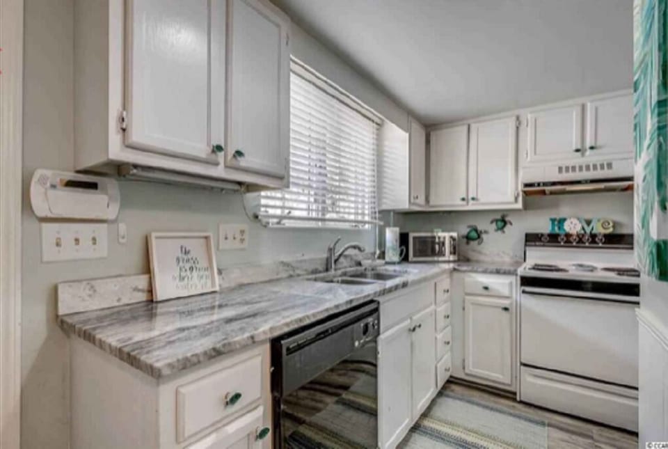 L-shaped kitchen