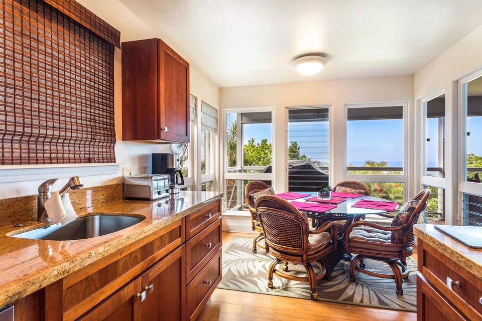 Wet bar and downstairs dining area