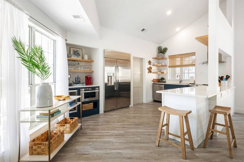 East Of Eden-  Kitchen bar seating for 2