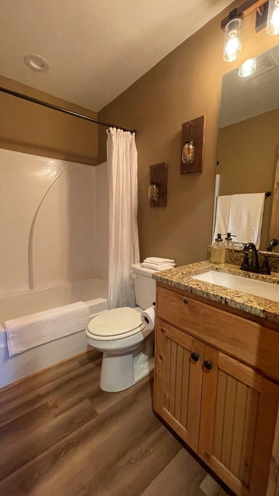 Guest Bathroom is Super Clean Cabin! 