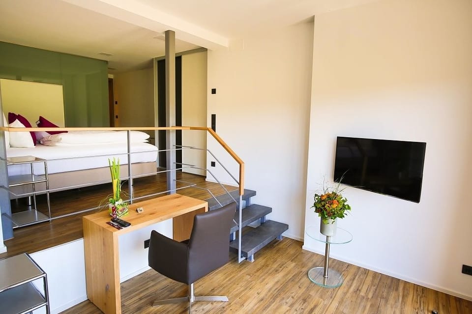 Junior Suite | Hypo-allergenic bedding, desk, blackout drapes, cribs/infant beds