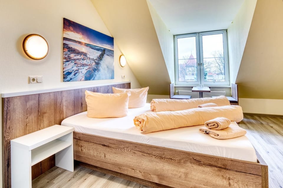 Traditional Double Room, Accessible | Minibar, in-room safe, desk, bed sheets