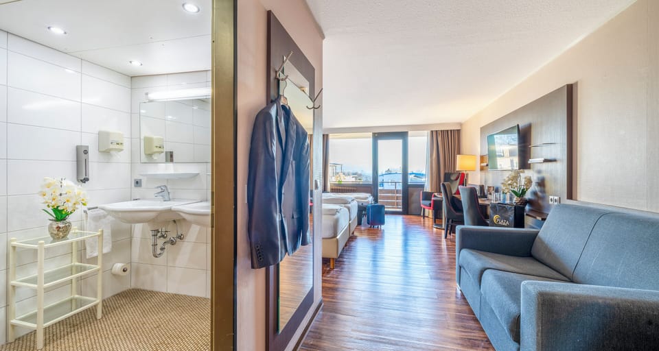 Quadruple Room, Balcony | Hypo-allergenic bedding, minibar, in-room safe, desk