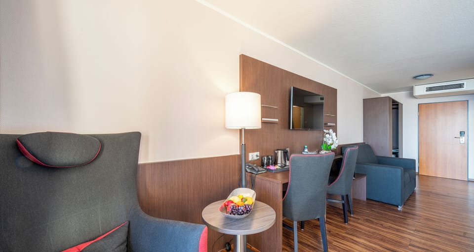 Quadruple Room, Balcony | Hypo-allergenic bedding, minibar, in-room safe, desk