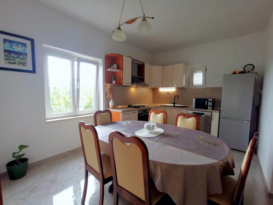 Apartment (Two Bedroom Apartment) | Dining room