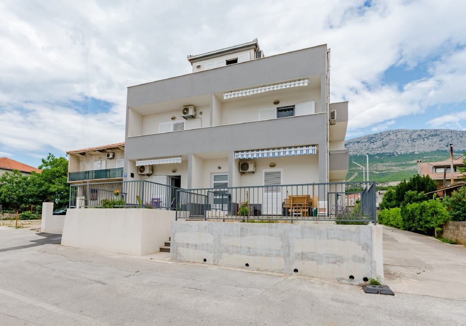 Apartment (One Bedroom Apartment) | Exterior