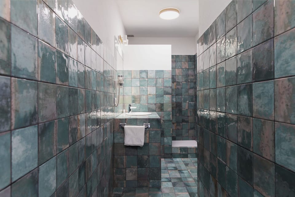 Quadruple Room | Bathroom | Free toiletries, hair dryer, towels, soap