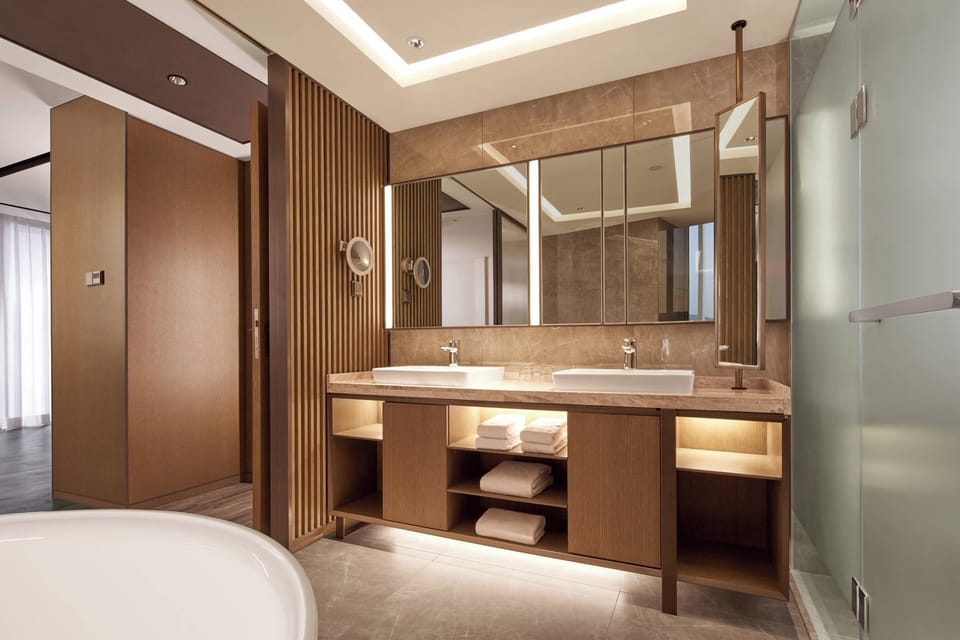 Presidential Suite, 1 King Bed | Bathroom | Shower, free toiletries, hair dryer, slippers