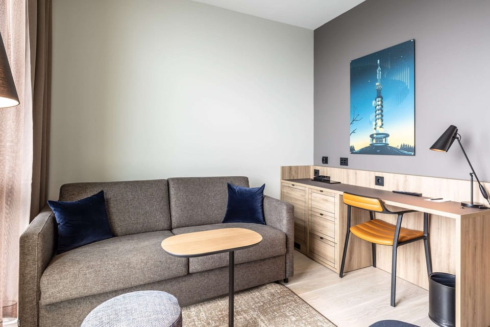 Standard Twin Room, Non Smoking | Desk, iron/ironing board, bed sheets