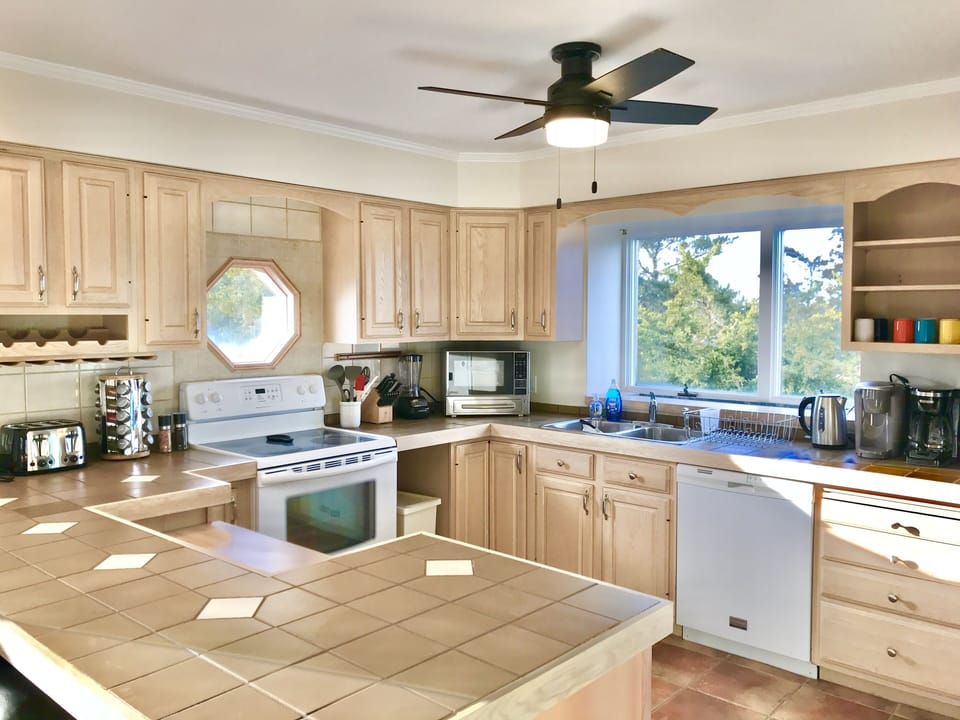 Very well supplied kitchen -- all new amenities - pots, pans, crab pot!