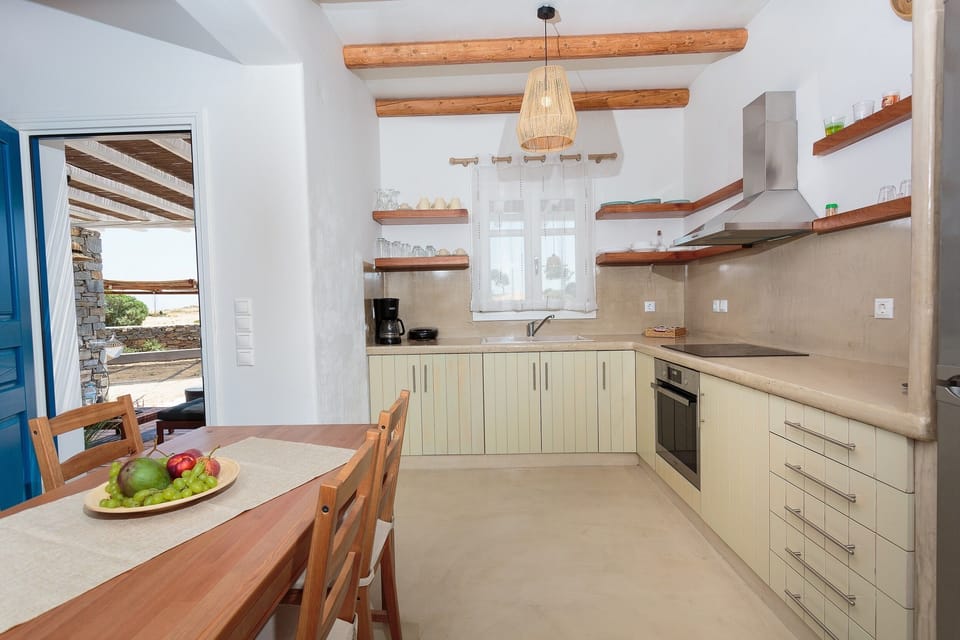 3 Villas with 3 private pools & Jacuzzi:
Villa Elena 