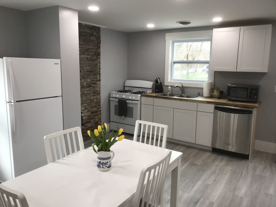 Partial view of kitchen 