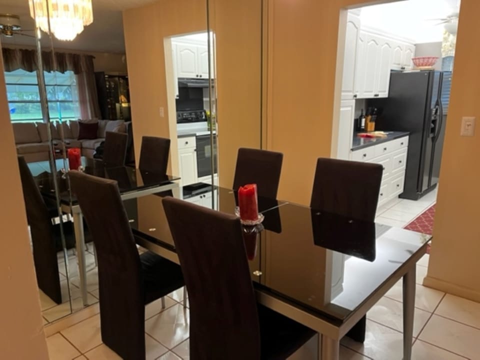 Periodic professional cleaning optional. Pest control included. 215 527 4716