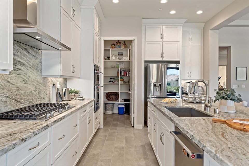 Kitchen/Walk-in Pantry