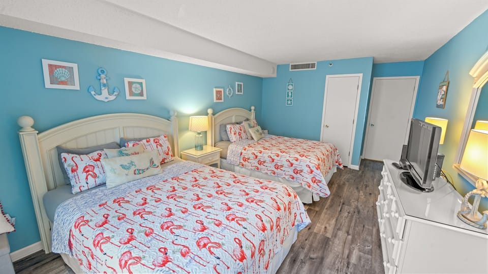 Queens in 2nd Bedroom