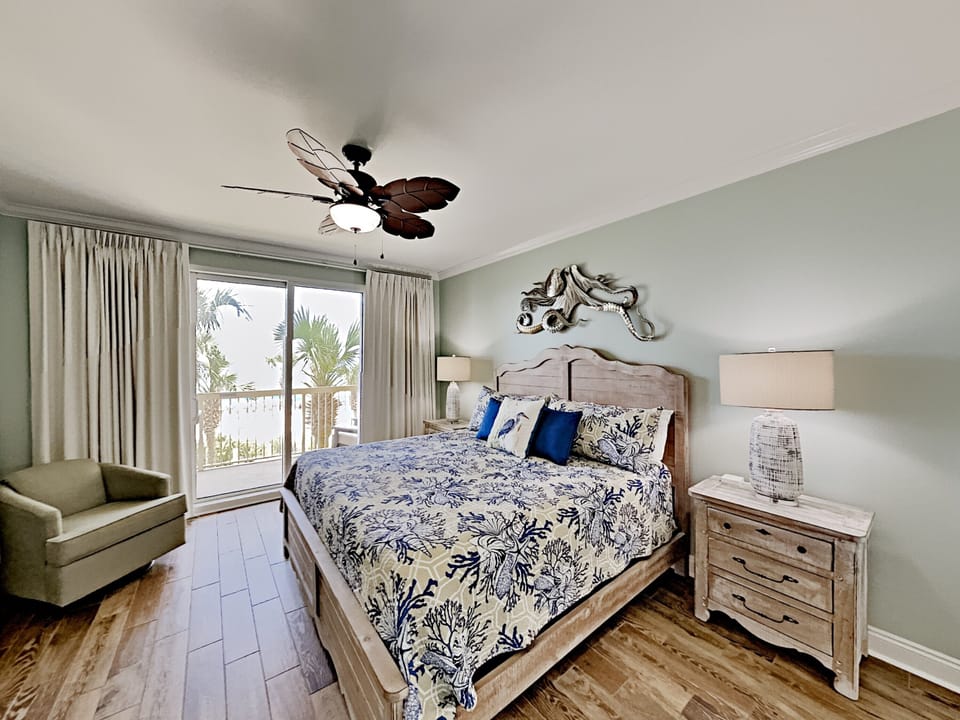 Master Bedroom with balcony access!