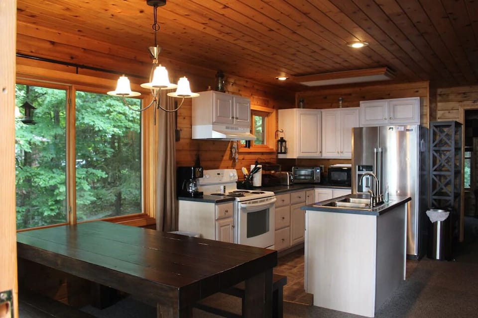 Kitchen & Dining Area