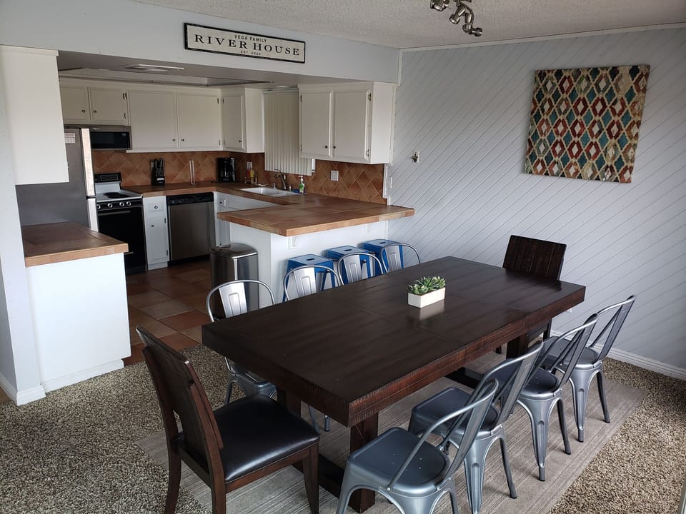 Dining table seats 8-10 people