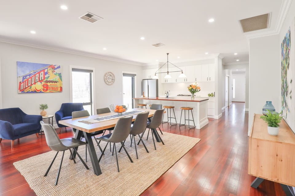 Luxury House | Dining room