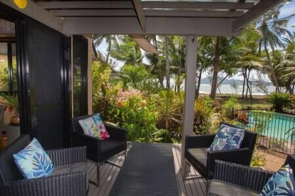 Entrance / Front veranda