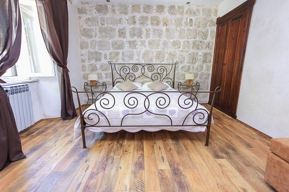 Studio (2 Bedroom Studio Apt,Terrace) | 2 bedrooms, cribs/infant beds, free WiFi