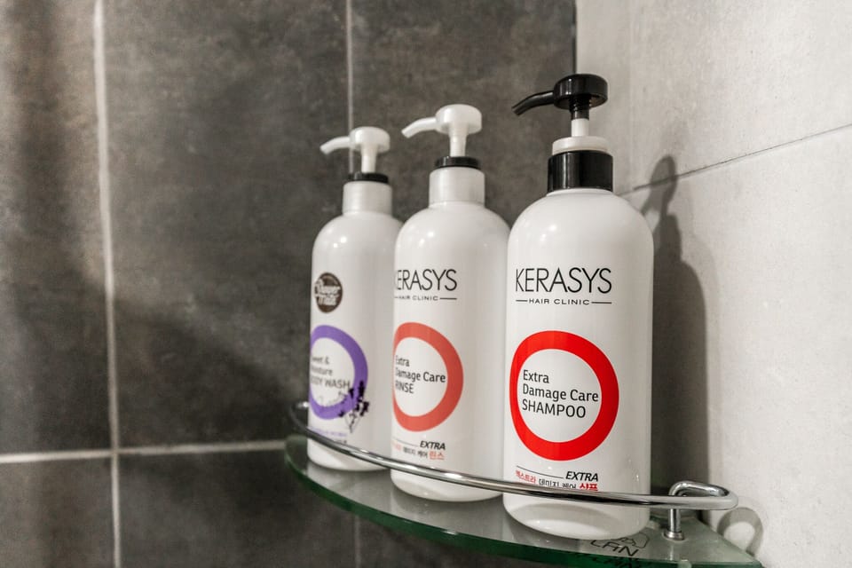 Shower, rainfall showerhead, free toiletries, hair dryer