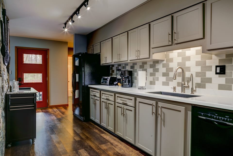 Modern luxury and upgraded appliances
