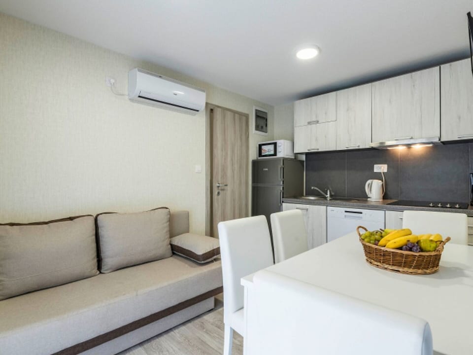 Mobile Home | Private kitchen