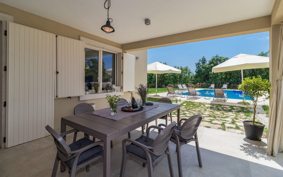 Villa | Outdoor dining