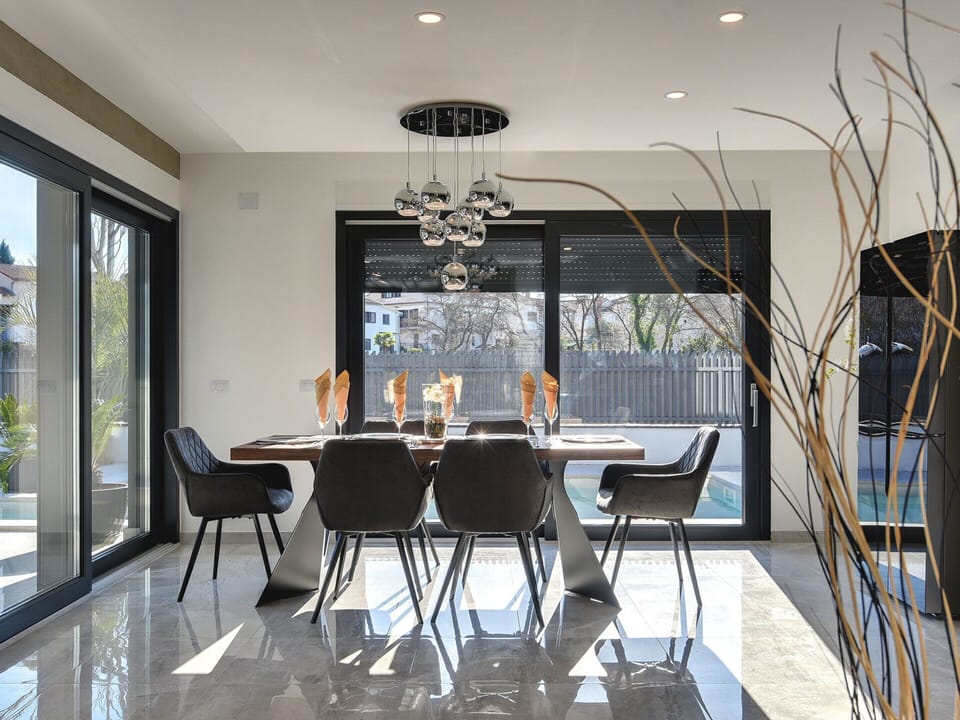 Villa | Dining
