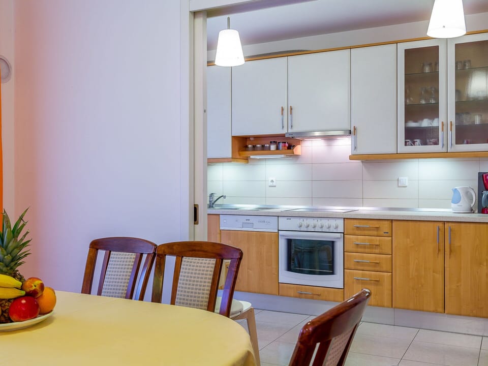 House | Private kitchen | Cookware/dishes/utensils