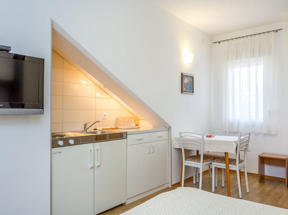 House | Private kitchen | Cookware/dishes/utensils