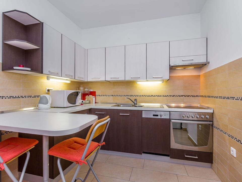 House | Private kitchen | Cookware/dishes/utensils