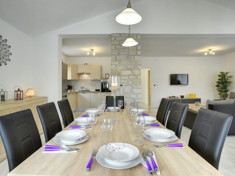 Villa | Private kitchen | Cookware/dishes/utensils