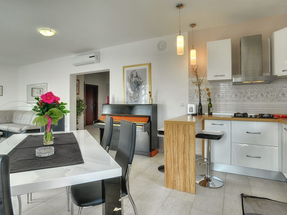 House | Private kitchen | Cookware/dishes/utensils