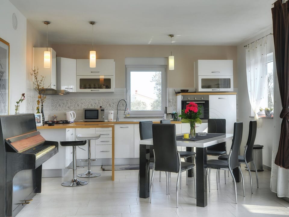 House | Private kitchen | Cookware/dishes/utensils