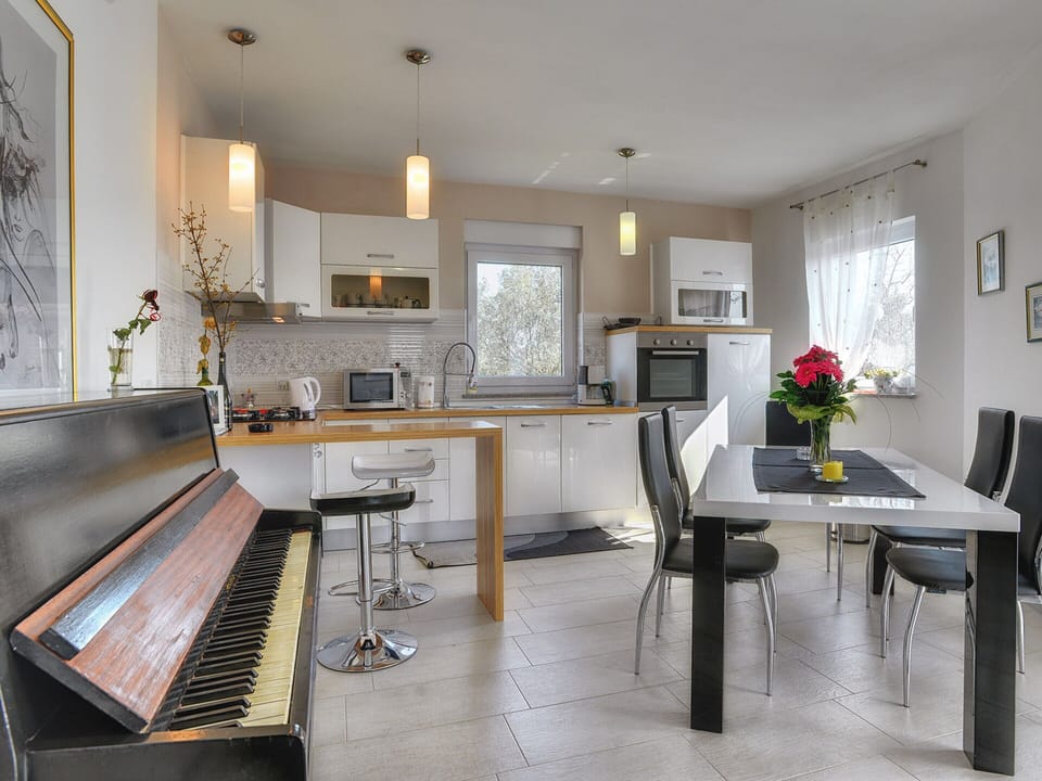 House | Private kitchen | Cookware/dishes/utensils