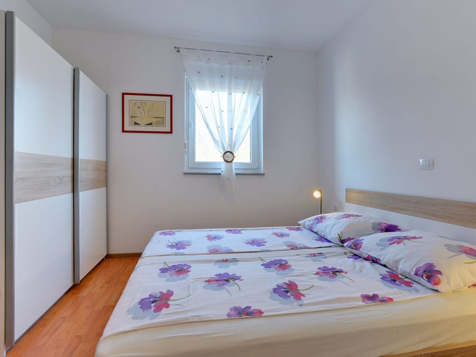 House | 4 bedrooms, individually furnished, iron/ironing board, bed sheets
