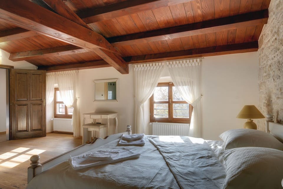 House | 5 bedrooms, individually furnished, bed sheets