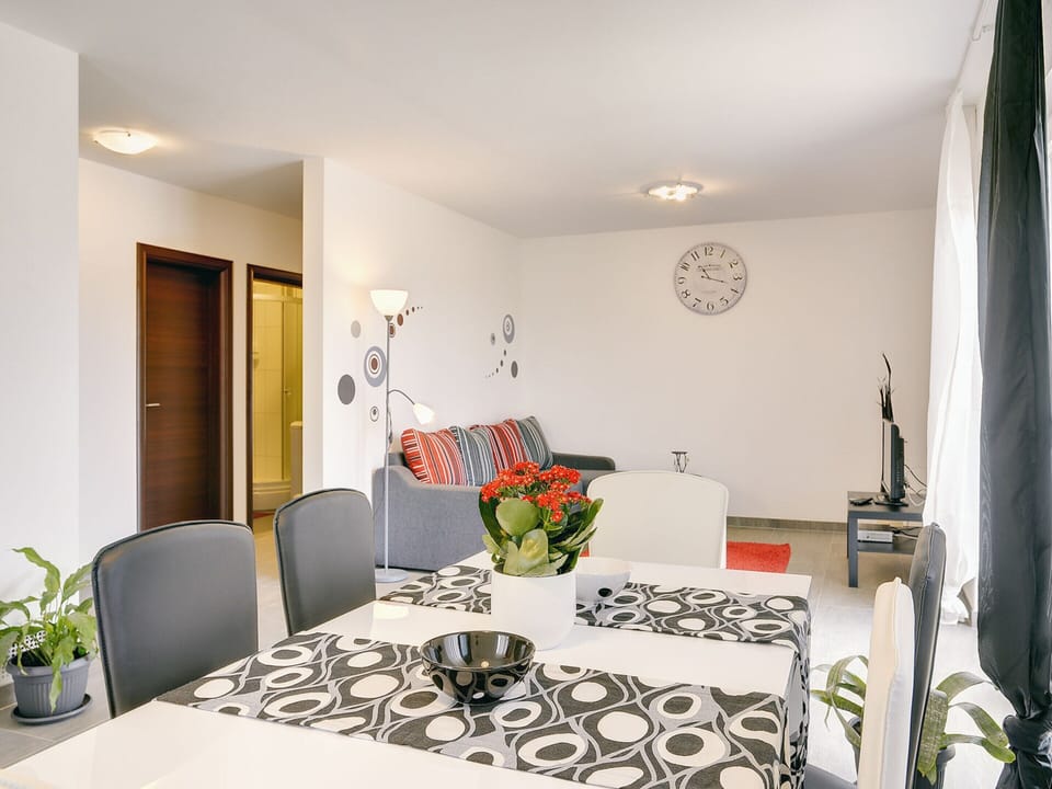 Villa | Dining