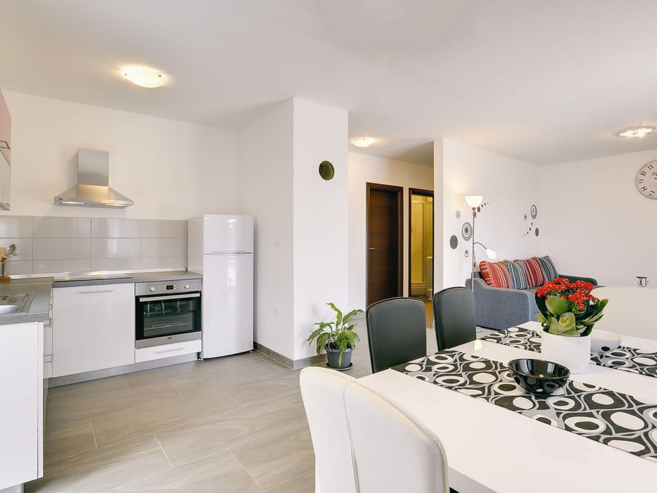 Villa | Private kitchen | Cookware/dishes/utensils