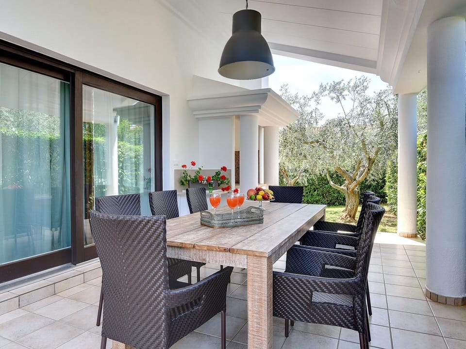 Villa | Dining